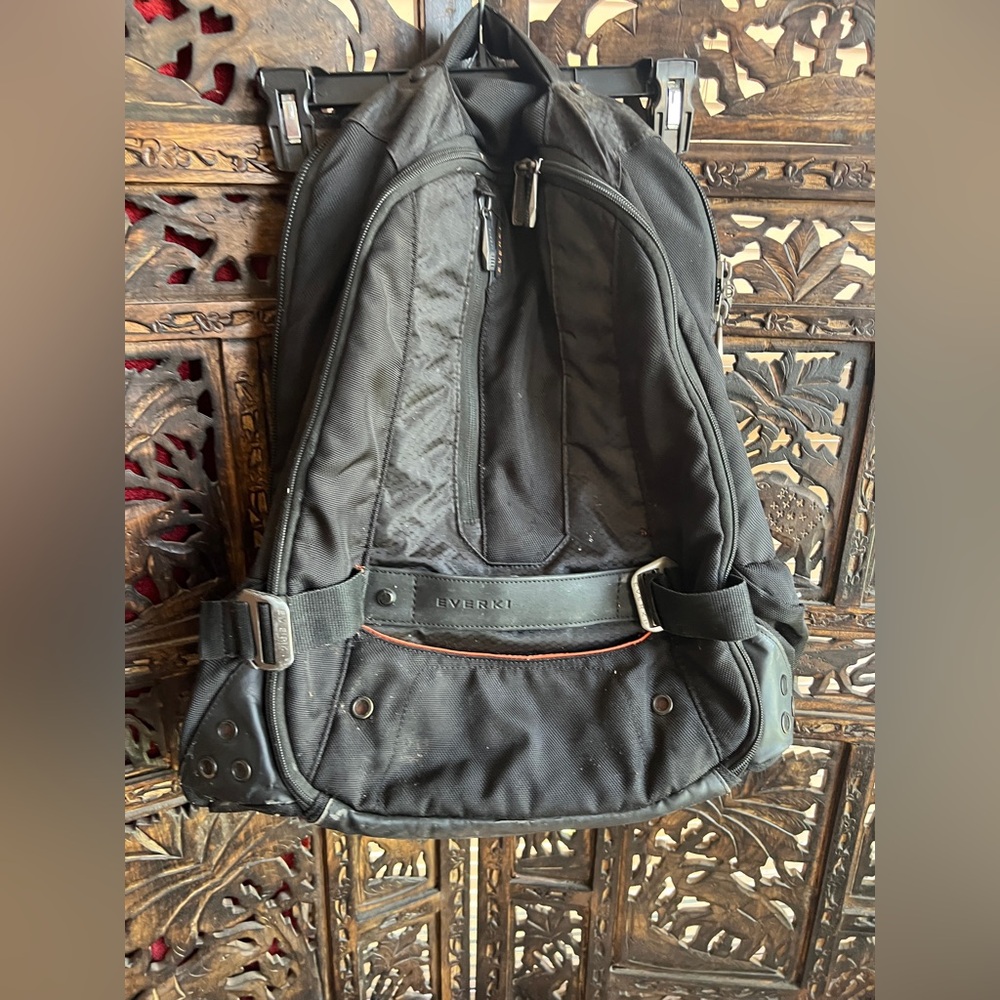 Everki Men's Backpack – Durable Travel & Commuter Bag